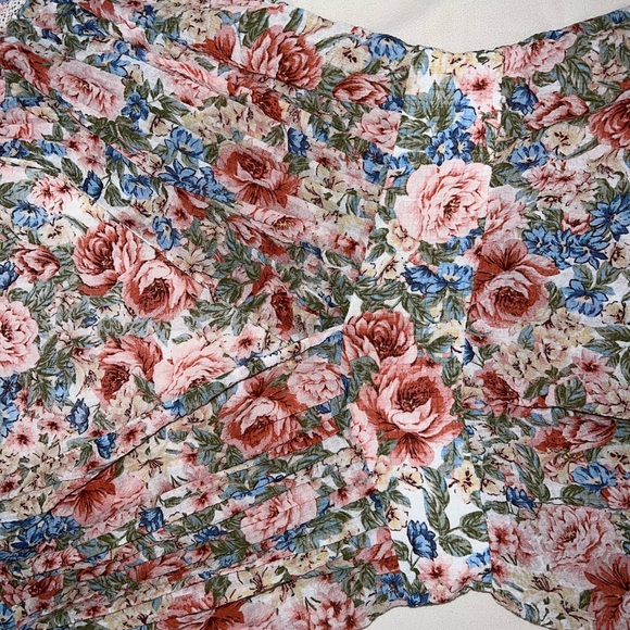 Chic Floral Ruffle Dress - Picture 3 of 4